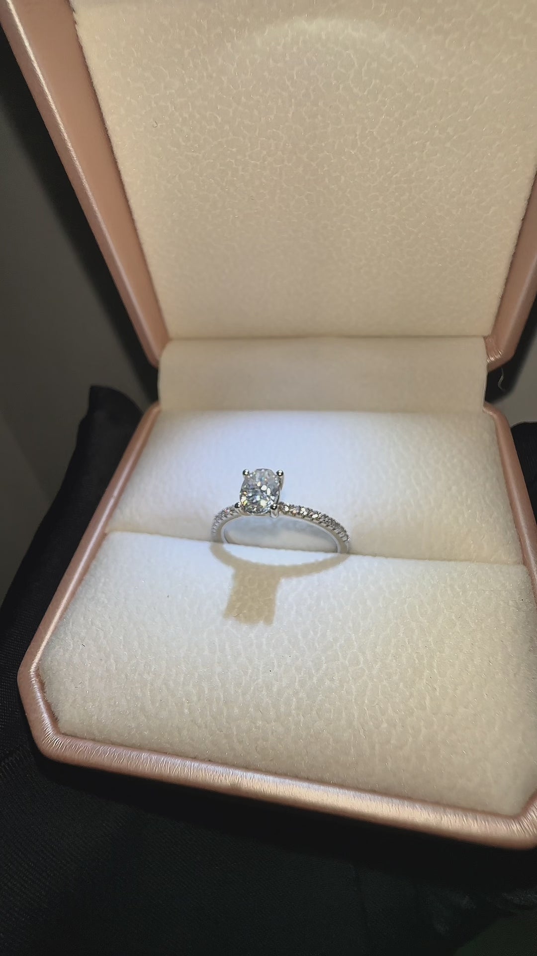 Brickell oval ring